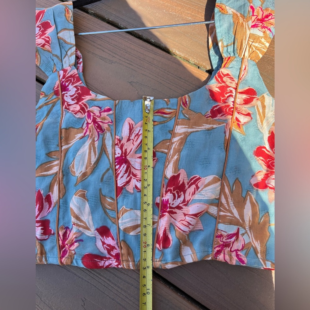 NWT Band of gypsies Cropped Floral Top, blue/ pink. Sz Large - Picture 8 of 8